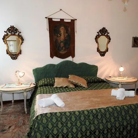 La Poetessa Apartment